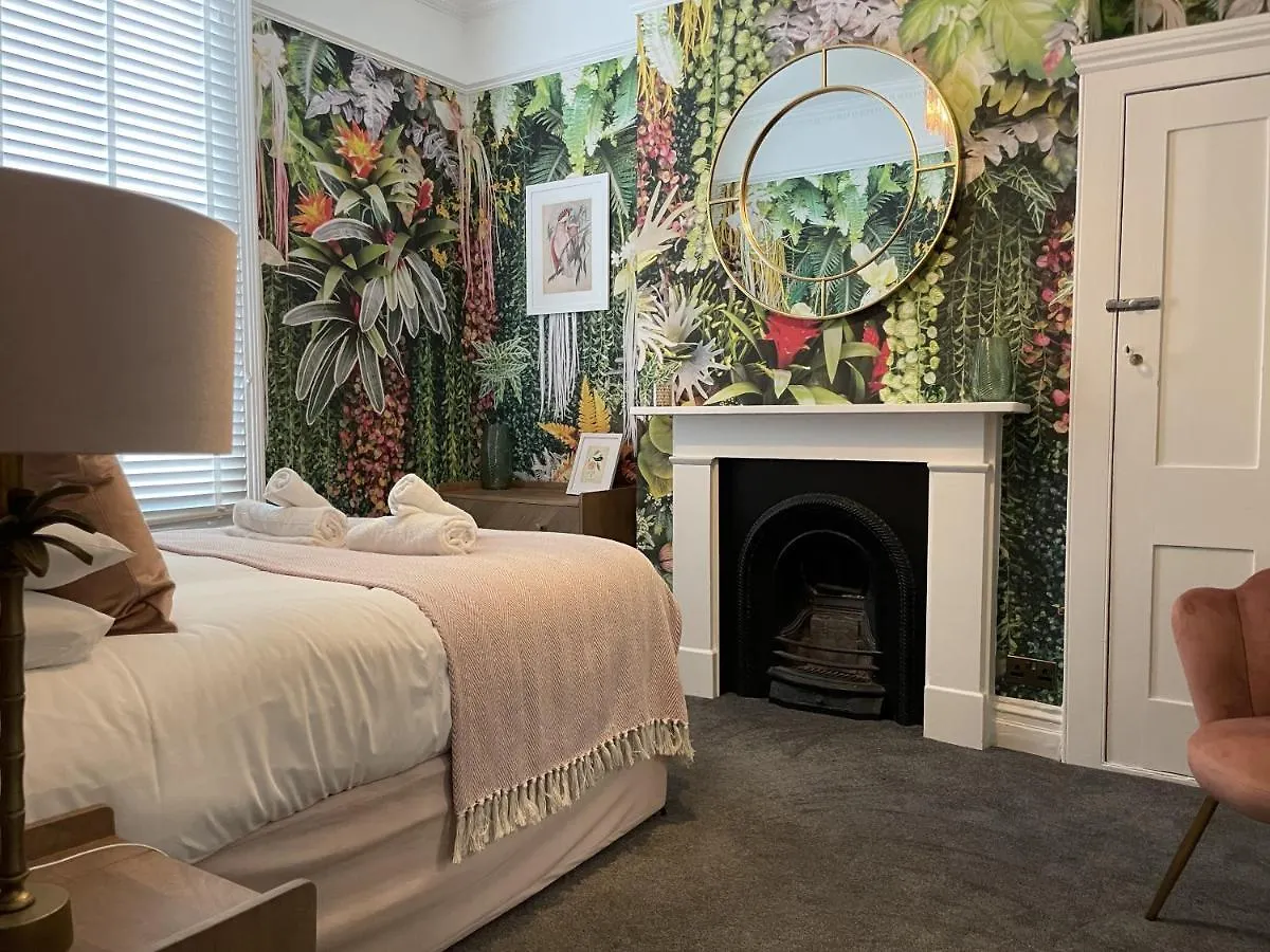 Hummingbird House - 3 Double Bedrooms And Free Parking - By Crown Gardens Holiday Homes Brighton 0*,