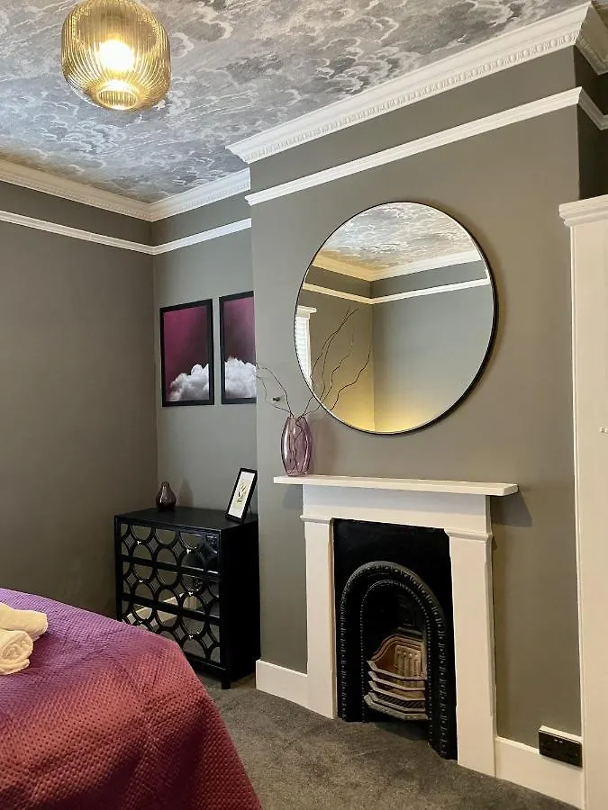 Hummingbird House - 3 Double Bedrooms And Free Parking - By Crown Gardens Holiday Homes Brighton United Kingdom