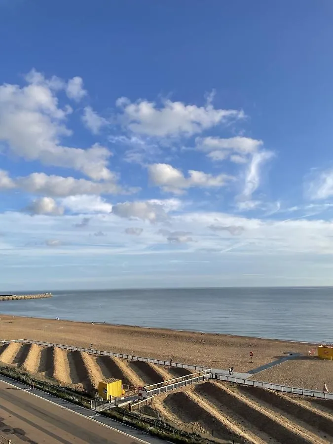 Hummingbird House - 3 Double Bedrooms And Free Parking - By Crown Gardens Holiday Homes Brighton