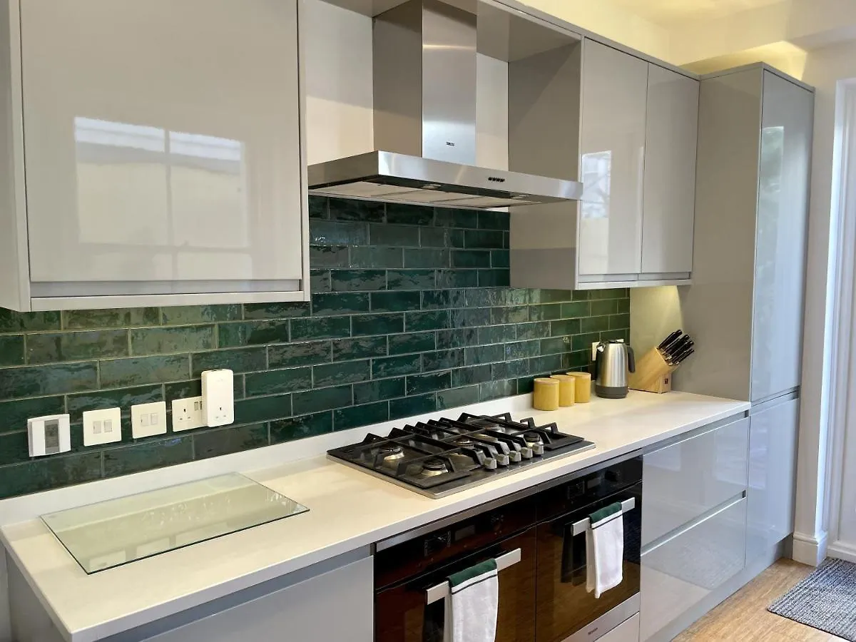 Hummingbird House - 3 Double Bedrooms And Free Parking - By Crown Gardens Holiday Homes Brighton